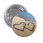 Deux coeurs dans le sable pin's avec agrafe