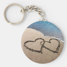 Deux coeurs dans le sable porte-clé