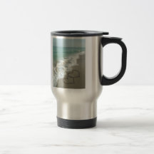 Deux coeurs de sable sur la plage, océan romantiqu mugs à café