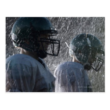Deux joueurs de football américain sous la pluie,  cartes postales