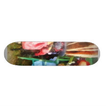 Deux poupées de chiffon au marché aux puces planches à roulettes customisées
