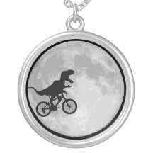 Dinosaure sur une lune de vélo pendentif