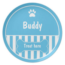 Donnez à votre chien un plat de festin assiettes