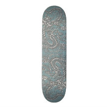 Dragon argenté sur la texture en cuir bleue d'Aqua Skateboard