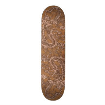 Dragon de cuivre sur la texture en cuir bronzage n plateaux de skate