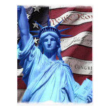 Drapeau de carte postale et statue de la liberté