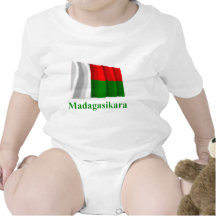 Drapeau de ondulation du Madagascar avec le nom da T-shirt