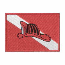 Drapeau de piqué avec le chapeau du feu polo
