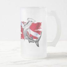 Drapeau de piqué avec le requin-plongeur de poisso tasses