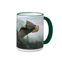 EAGLE CHAUVE et tasse BRUMEUSE de thé et de café d