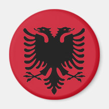 Eagle de noir de drapeau de l'Albanie sur un aiman