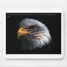 Eagle patriotique avec l'arrière - plan de drapeau tapis de souris