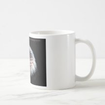 Eagle patriotique avec l'arrière - plan de drapeau tasse