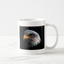 Eagle patriotique avec l'arrière - plan de drapeau mug à café