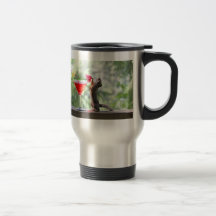 Écureuil buvant la boisson tropicale tasse