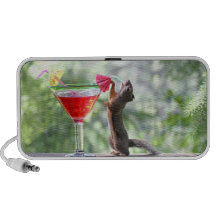 Écureuil buvant un cocktail haut-parleur notebook