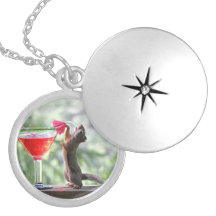 Écureuil buvant un cocktail pendentif
