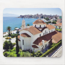 Église dans Sarande en Albanie Tapis De Souris