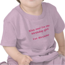 Embrassez-moi ! Je suis la fille d'anniversaire !  T-shirt