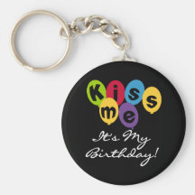Embrassez-moi que c'est mon anniversaire porte-clef