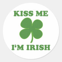 Embrassez-moi que je suis irlandais adhésif rond