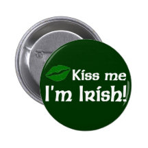 Embrassez-moi que je suis irlandais badges avec agrafe