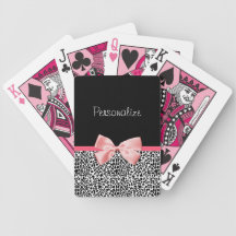 Empreinte de léopard à la mode et ruban rose avec  jeu de cartes poker