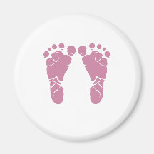 Empreintes de pas roses de bébé aimant