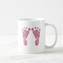 Empreintes de pas roses de bébé tasses