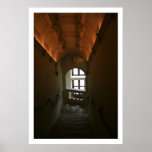 En bas des escaliers affiche