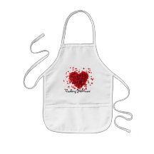 Enfants faisant cuire avec amour tabliers