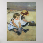 Enfants jouant sur la plage par Mary Cassatt Posters