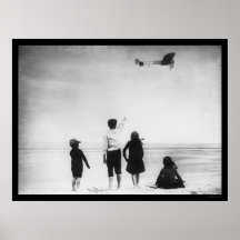 Enfants observant l'avion 1919 de Louis Bleriot Affiche