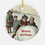 Enfants vintages jouant en hiver ornements de noël
