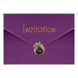 Enveloppe pourpre de bijou de velours d'invitation