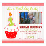 Ęr rouge d'invitation de fête d'anniversaire de pe