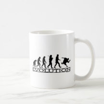 Évolution - faisant de la planche à roulettes - mâ tasse