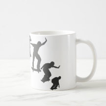 Faire de la planche à roulettes tasse à café