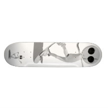Faire du surf des neiges la planche à roulettes ét