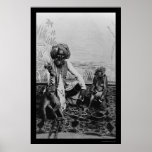 Fakir indien avec deux Monkies en Inde 1890 Posters