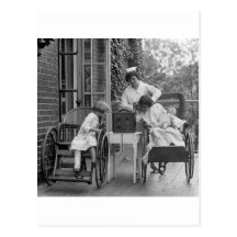 Fauteuils roulants en osier, les années 1920 carte postale