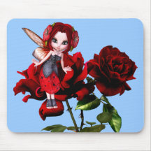 Fée de coccinelle sur les roses rouges tapis de souris