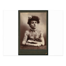 Femme américaine tatouée carte postale