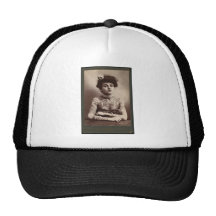Femme américaine tatouée casquettes de camionneur