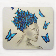 femme aux papillpns tapis de souris