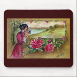 Femme avec les roses et le papillon tapis de souris