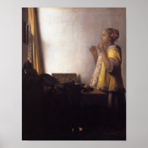 Femme avec un collier de perle affiches