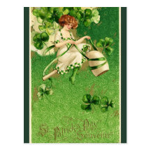 Femme irlandaise et shamrocks du rétro jour de St  Carte Postale