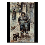 Femme marchant son chien par Vincent van Gogh Carte Postale