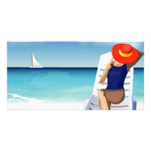 femme s'étendant sur la plage cartes de vœux avec photo